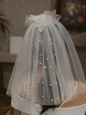 bv2272866 Lace Bowtie Pearls Veils Short Bridal Veils