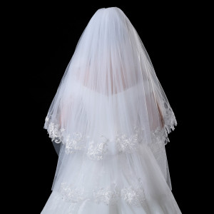 bv2272802 Two Layers Lace Appliqued Hem Bridal Veil