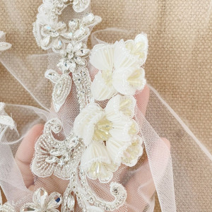 1 Pair 2 Pieces 3D Handmade Couture Flower Rhinestone Beading Sew on Applique Bridal Bodice Belt Sash Wedding Motif
